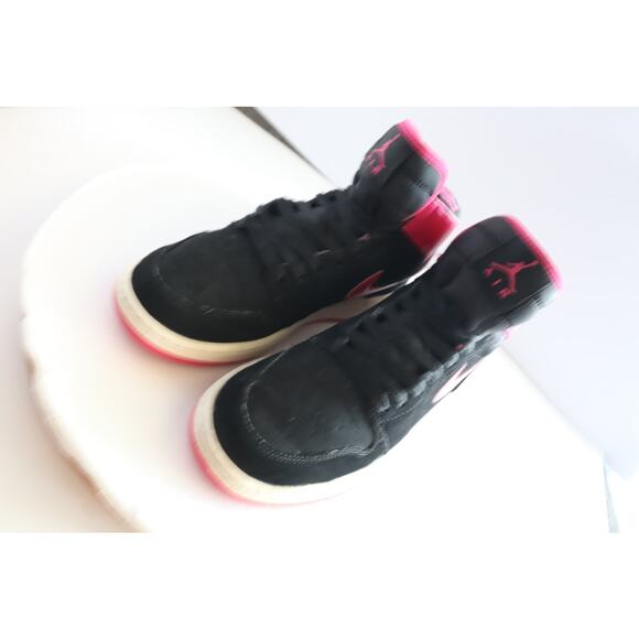 Jordan 1 Retro High Black Vivid Pink (GS)SIZE 7 Y
